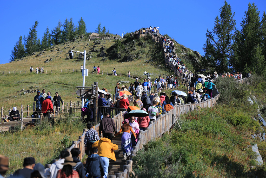 On August 8, 2026, the stunning Kanas Scenic Area in Altay, Xinjiang Uygur Autonomous Region, attracts hordes of tourists with its enchanting natural landscapes. /VCG