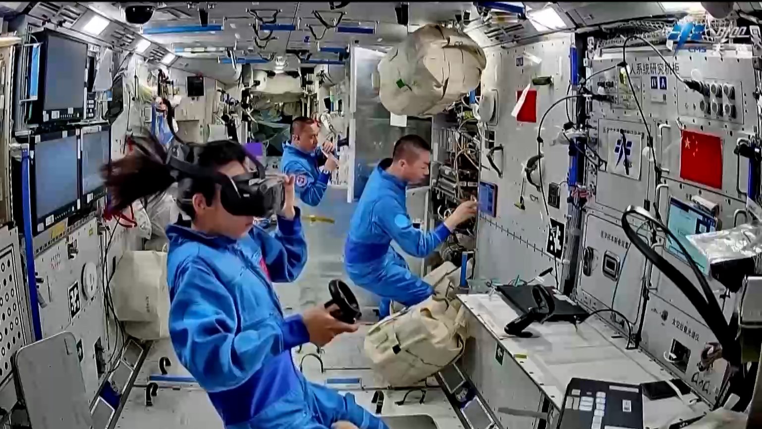 Astronaut Lai Ka-ying conducts a test with VR devices. /CMSA