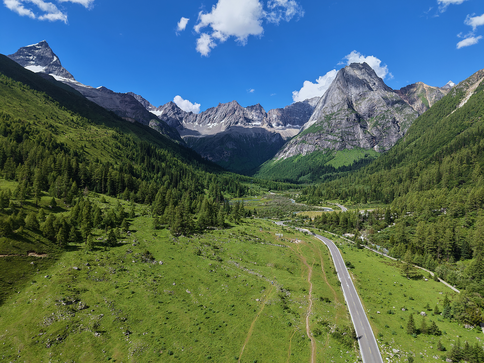 Shuangqiao Valley in the Siguniang Mountain National Nature Reserve, Aba Tibetan and Qiang Autonomous Prefecture, Sichuan Province, southwest China, July 8, 2025. /VCG