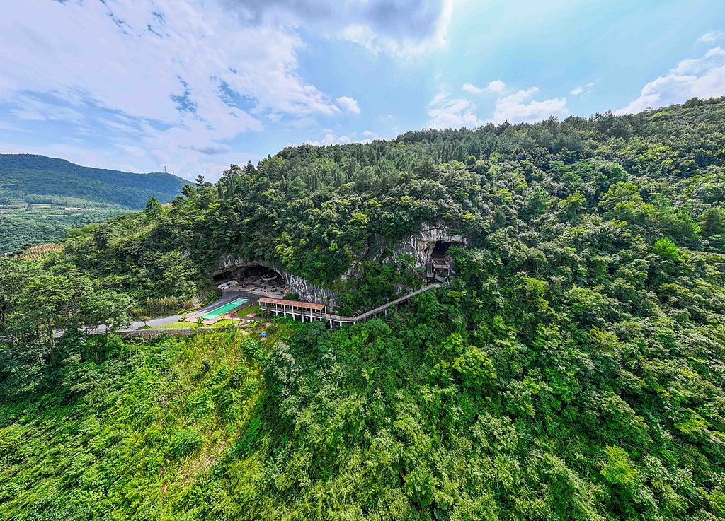 A cave cafe in Xiuwen County, Guizhou Province on August 10, 2026 /VCG