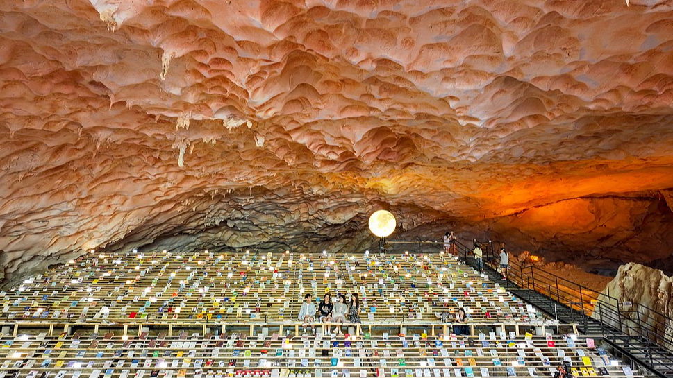 Cool down in Guizhou's cave cafes