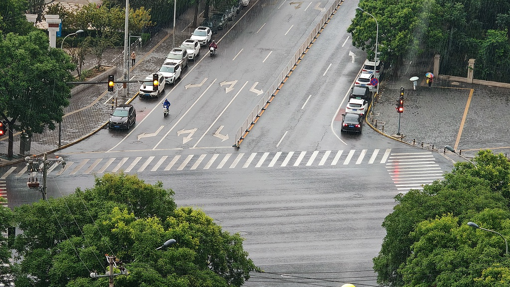 Live: Typhoon Dolphin brings heavy downpour in Beijing