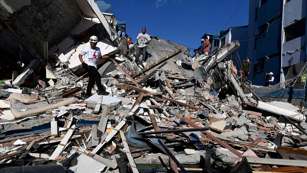 At least 111 killed after strong quake hits western Colombia