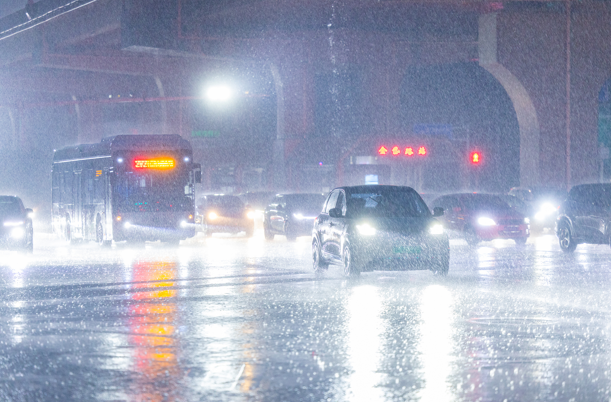 Rainstorm sweeps Zhengzhou, Henan Province, central China, August 11, 2026. /VCG