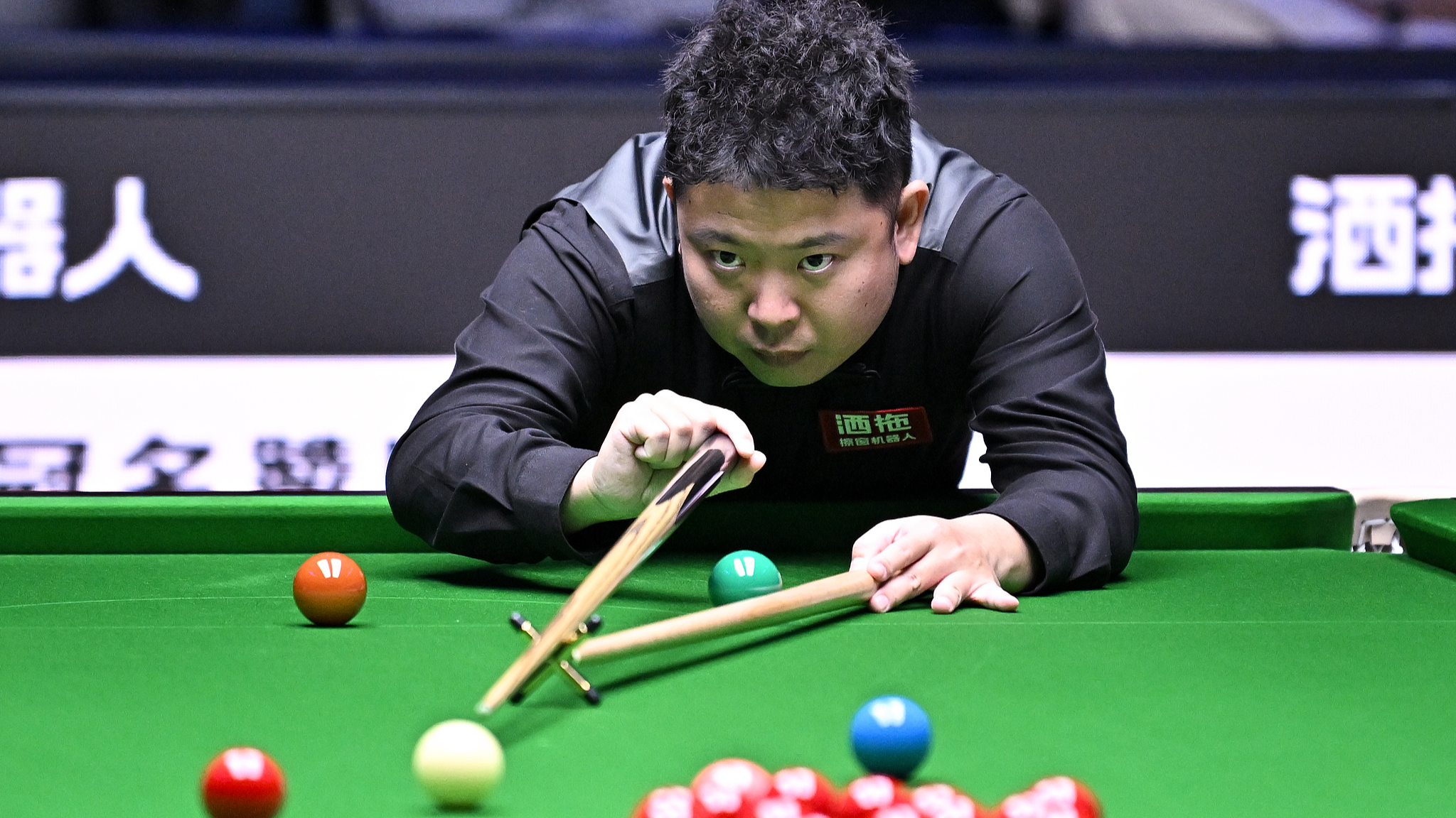 Zhang edges Zhao in thrilling decider to advance at WST China Open