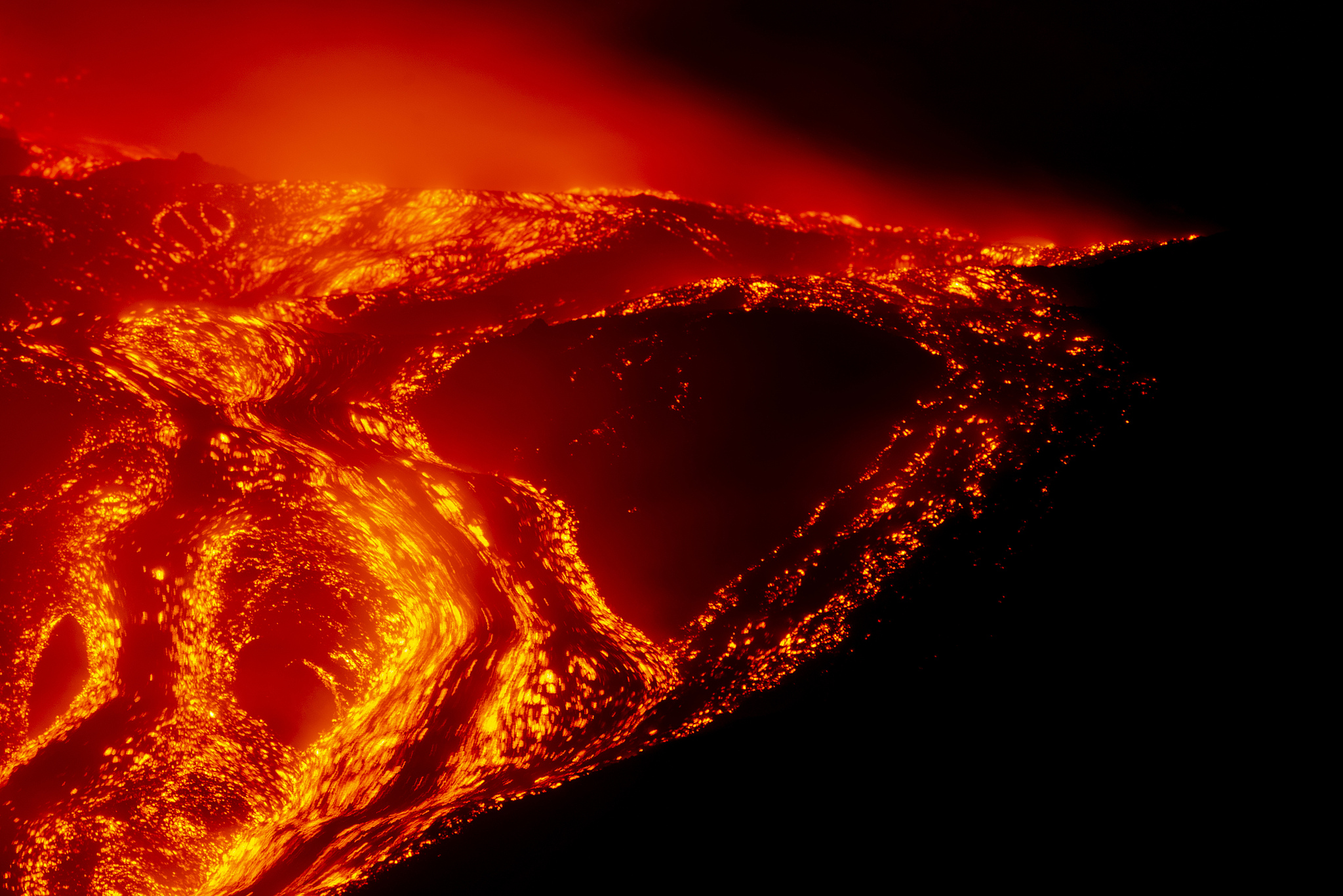 Mount Etna enters a new paroxysmal phase characterized by intense activity at the Voragine summit crater in Catania, Sicily, Italy on August 8, 2026. /VCG