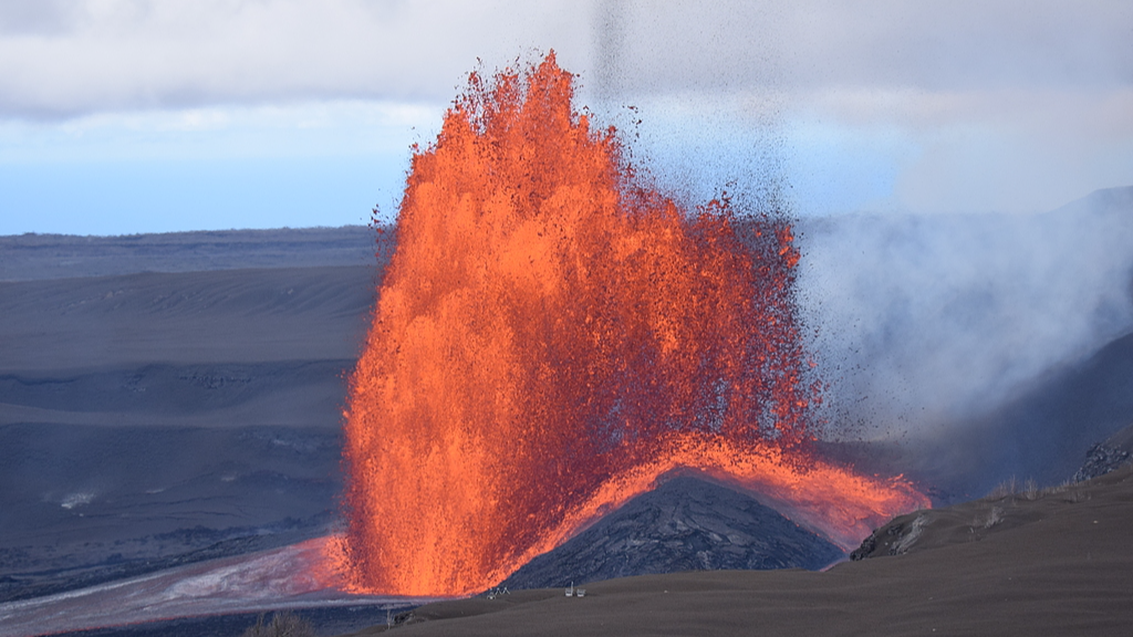 Live: Views of Kilauea volcano eruption in Hawaii