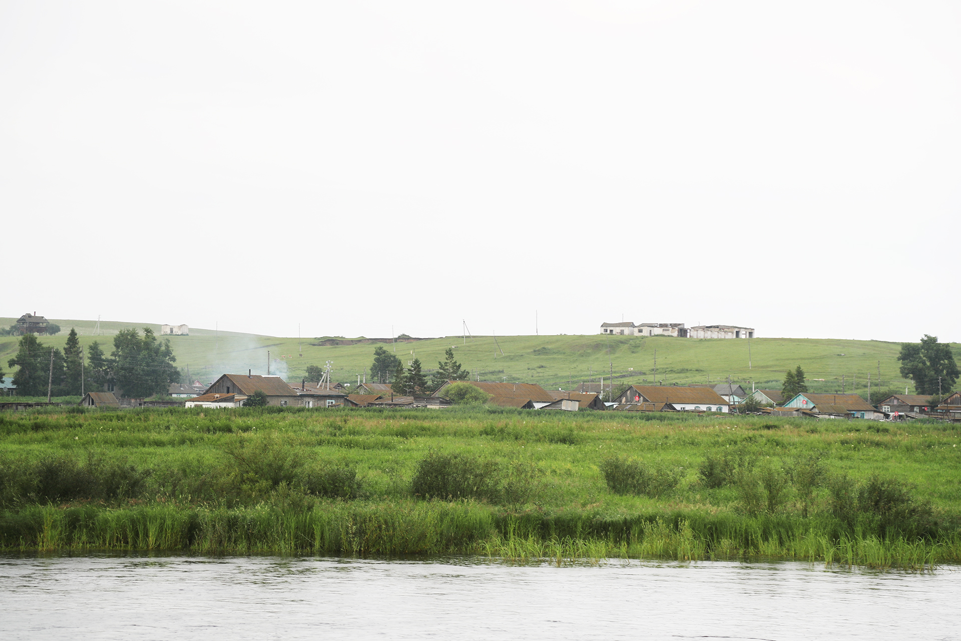 A view of Olochi in Russia from a China-Russia border river cruise on the Ergun River. /CGTN