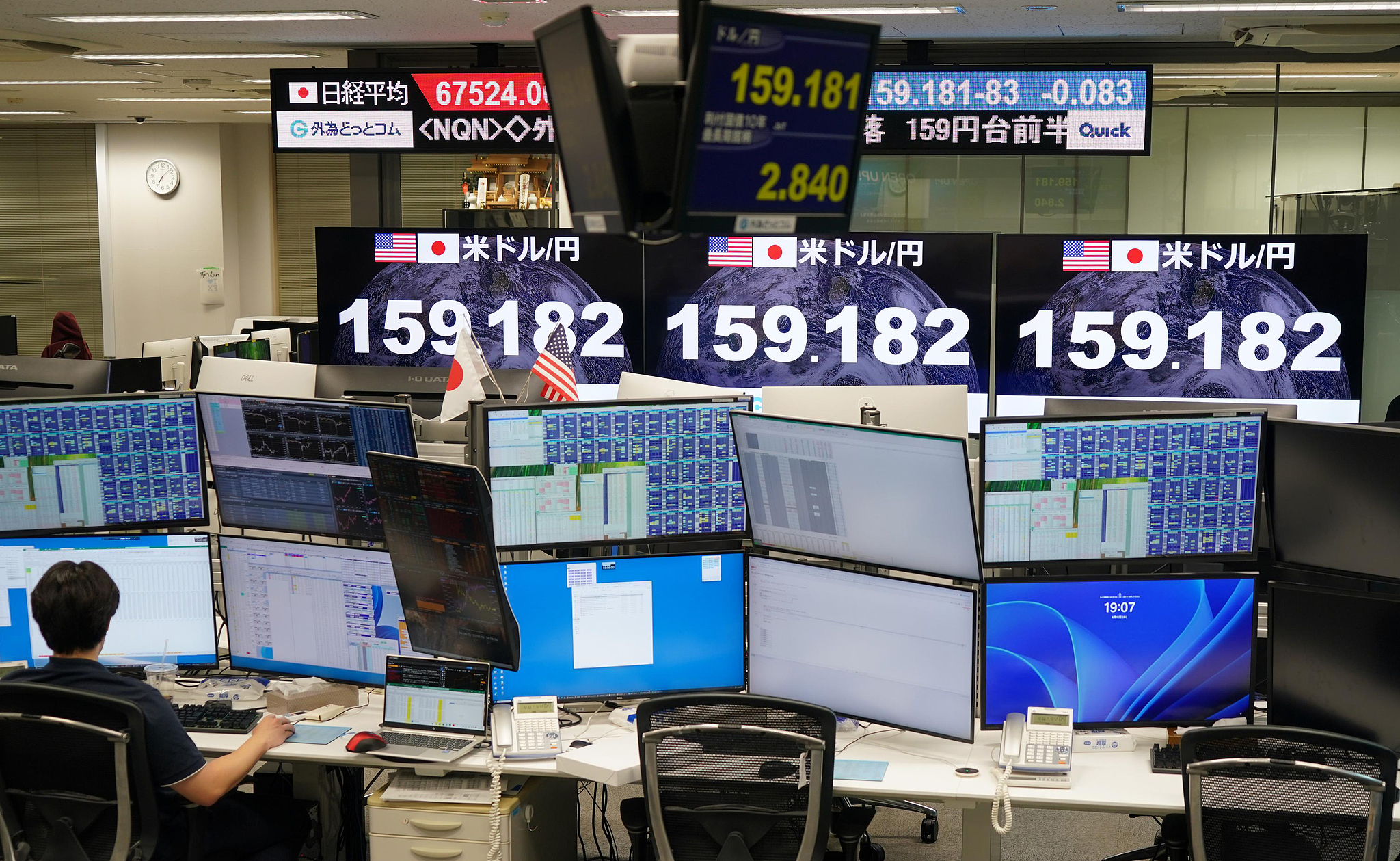 Electronic boards displaying the exchange rate of the Japanese yen against the US dollar in Minato Ward, Tokyo, Japan, August 12, 2026. /VCG
