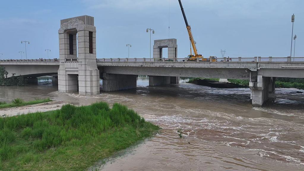 China dispatches rescue workers to flood-hit city in Henan