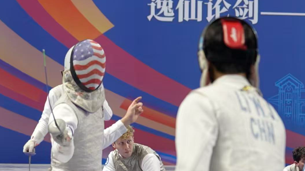 En garde: US and Chinese students meet on the piste