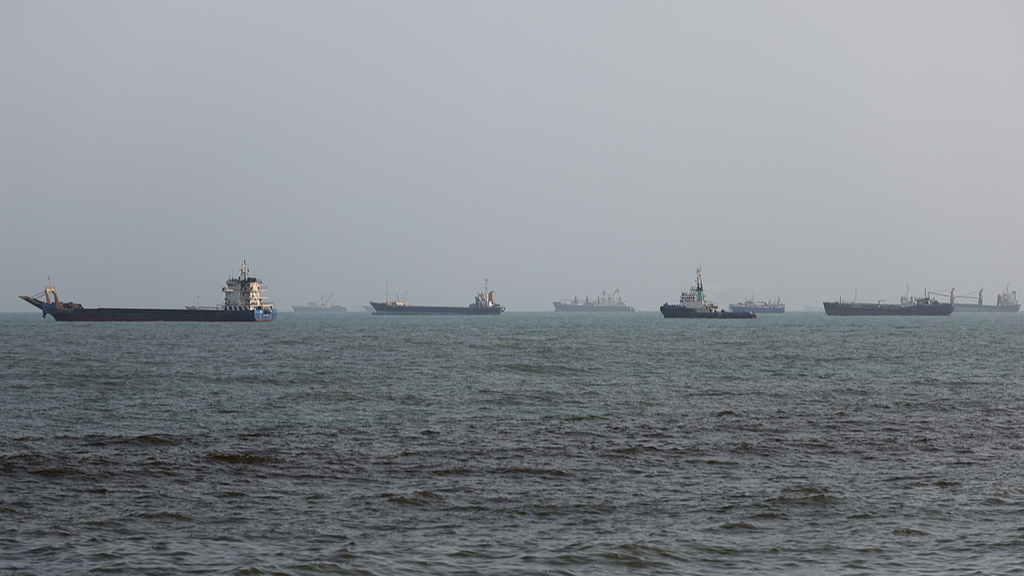 Ships are anchored in the Strait of Hormuz off the coast of Bandar Abbas, Iran, August 10, 2026. /VCG