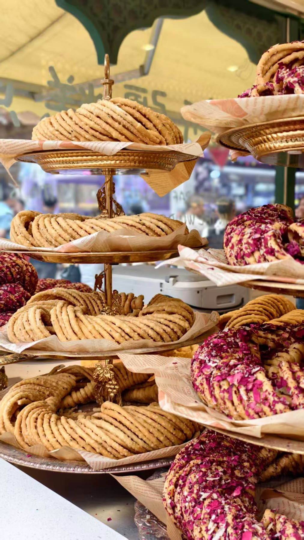 Xinjiang oil twists, or yousanzi, are a crispy traditional pastry. /CGTN