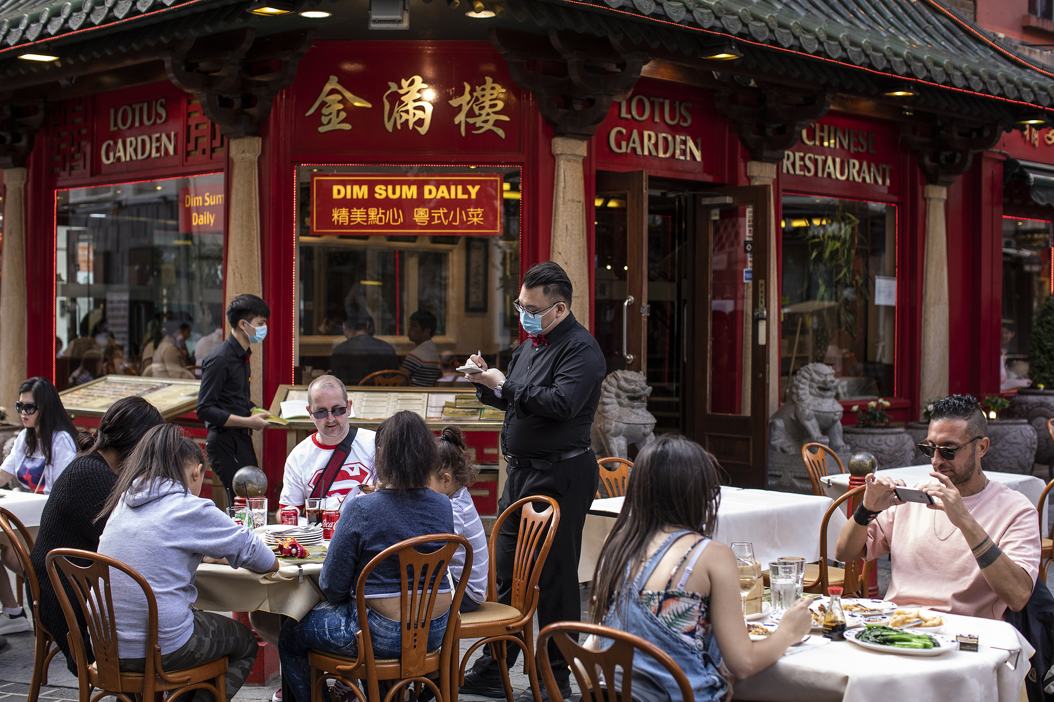 Customers dine outside at a Chinese restaurant in Chinatown in London, the United Kingdom on July 22, 2020. /VCG