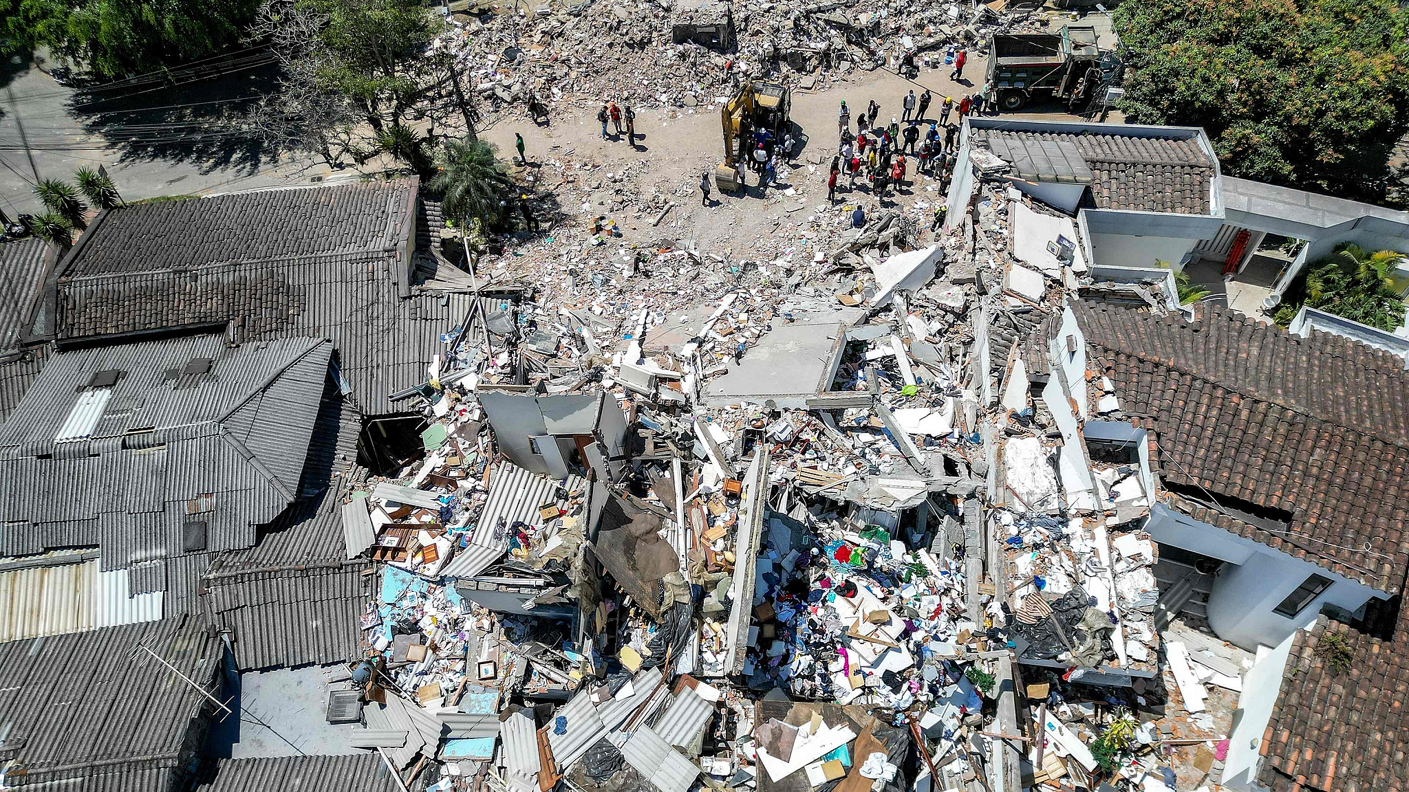 Colombia quake death toll hits 281 as hopes for survivors fade
