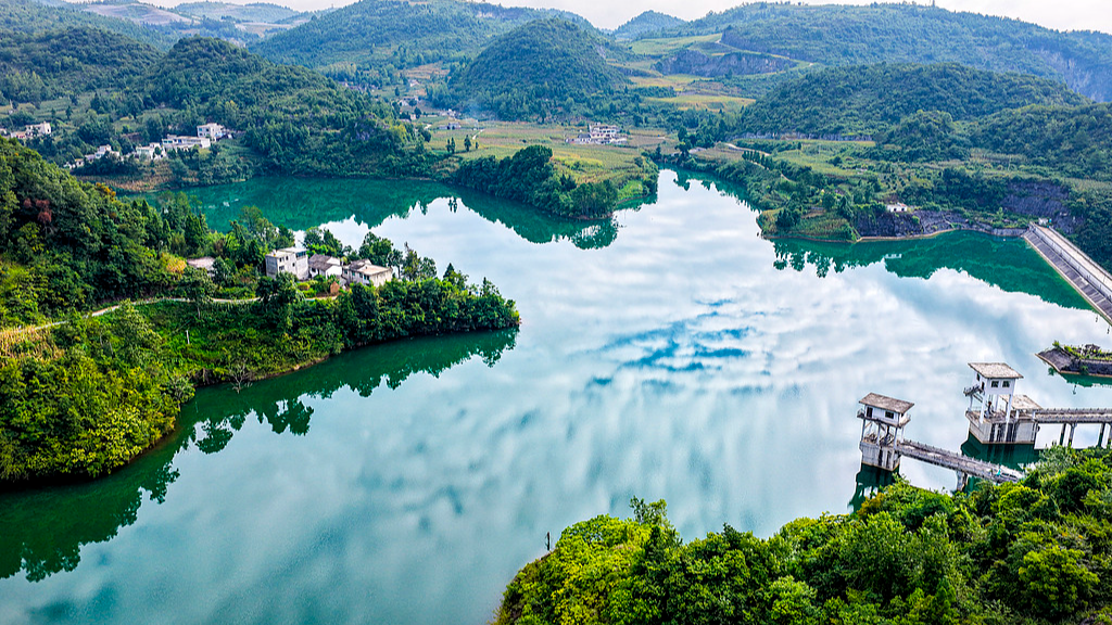 Lush mountains, clear waters and villages form a harmonious landscape, Bijie, southwest China's Guizhou Province, August 14, 2026. /VCG