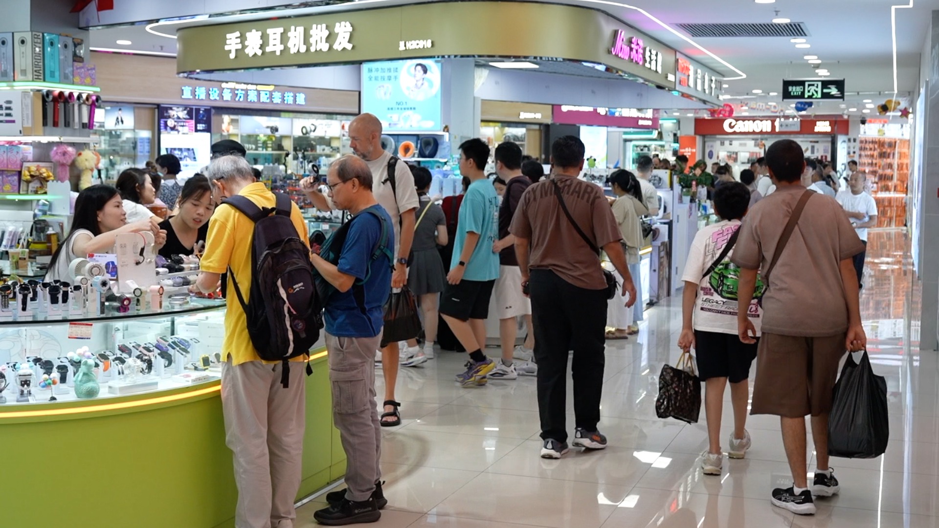 Foreign visitors are seen inside the Huaqiang Electronic World, Shenzhen, south China's Guangdong Province, August 12, 2026. /CGTN