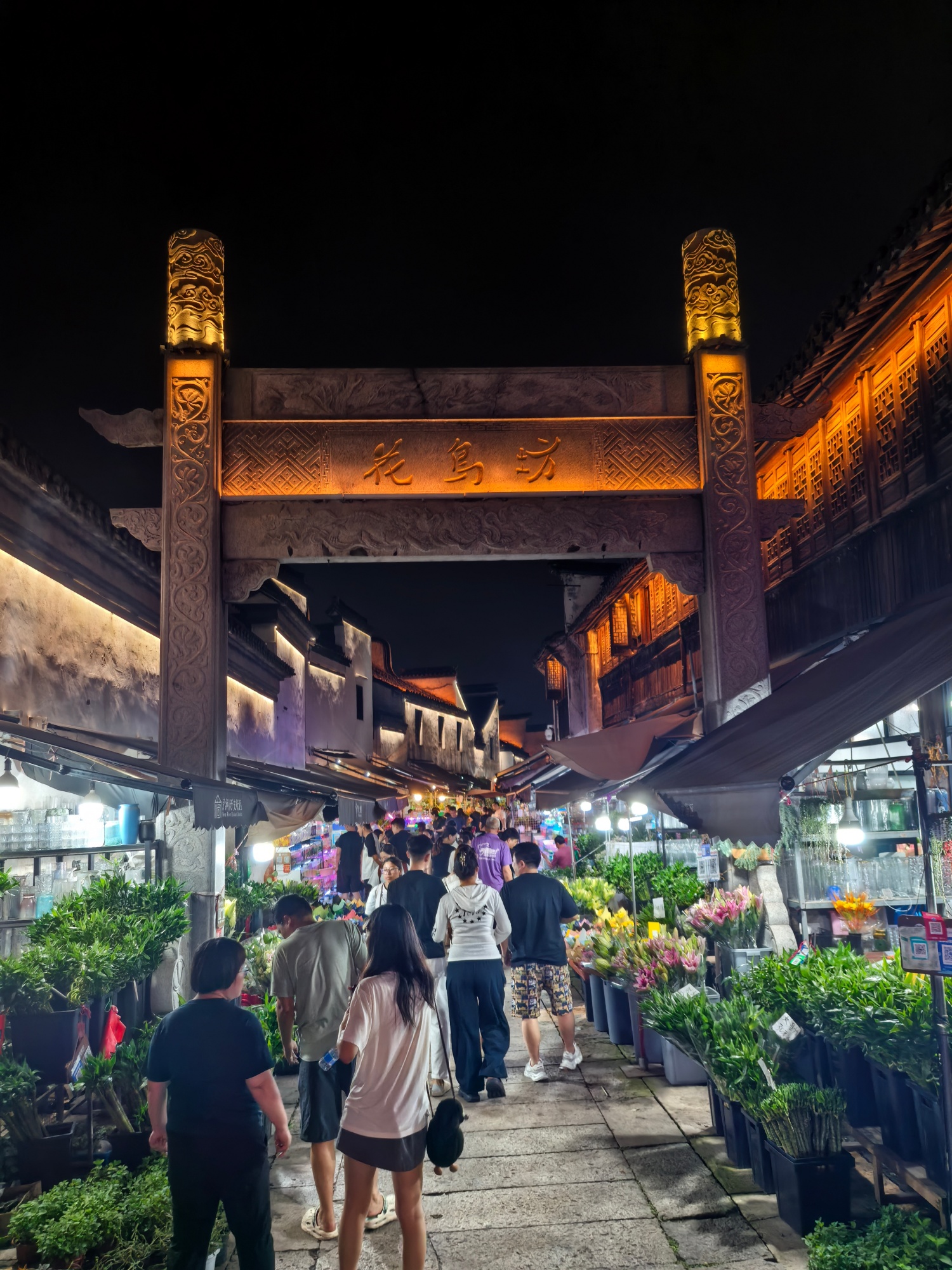 People visit Yuehe Ancient Street in Jiaxing, east China's Zhejiang Province on June 25, 2026. /CGTN