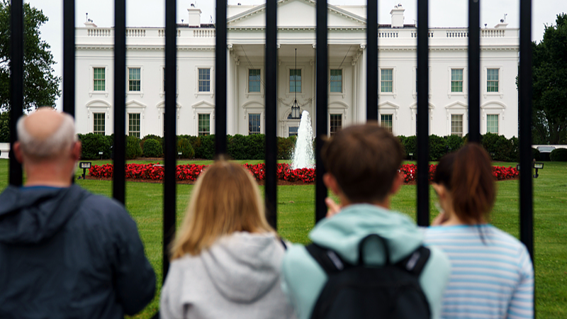 File photo of tourists outside the White House in Washington DC, US, May 2025. /VCG