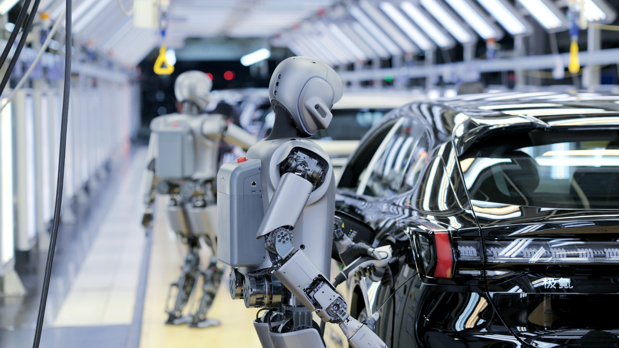 Industrial humanoid robots are seen conducting large-scale training in a factory, successfully achieving collaborative operations for tasks such as sorting, transporting, and assembling, in Qianwan New District, Ningbo, Zhejiang Province, China, March 1, 2025. /VCG