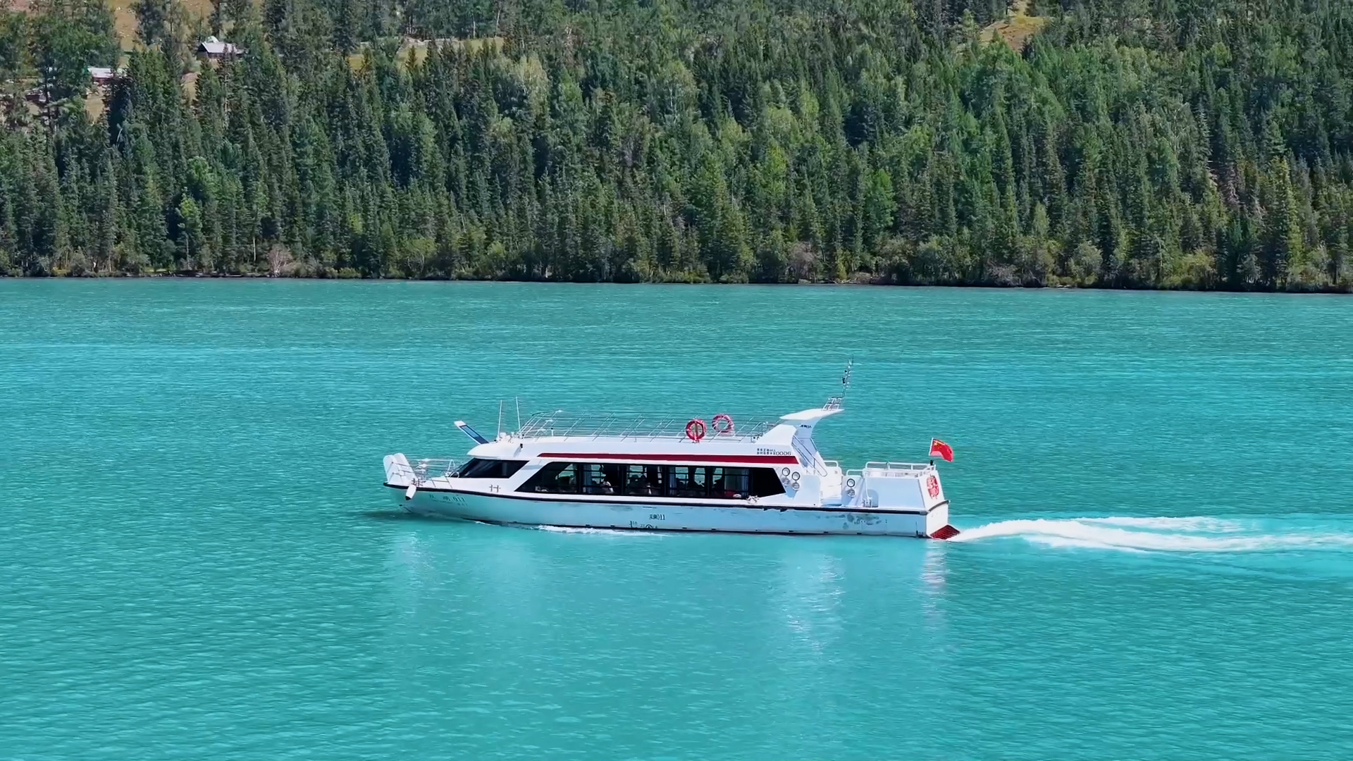 Cool mountain air drives tourism boom in Xinjiang's Kanas