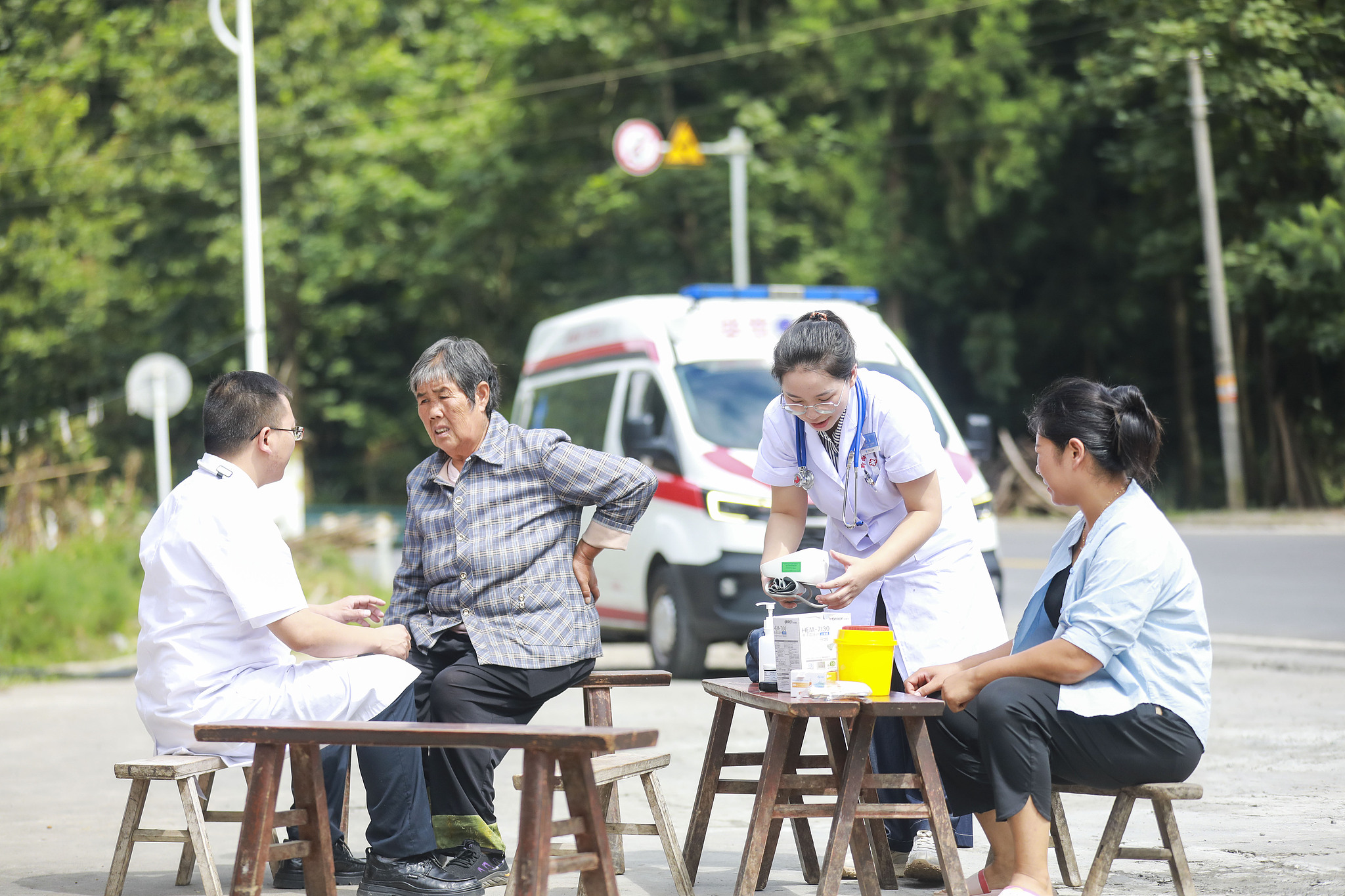 Specialist doctors perform free health checkups for villagers in Yingtao Village, Guizhou Province, August 14, 2026. /CFP