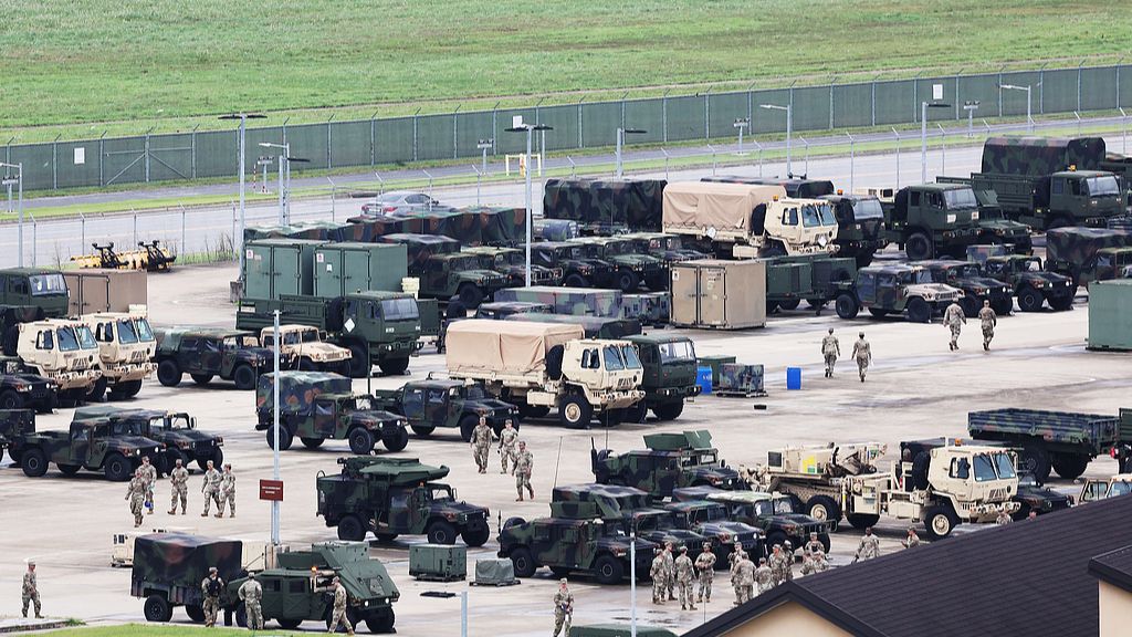 US soldiers operate near military vehicles during the Ulchi Freedom Shield joint exercise in Pyeongtaek, Gyeonggi Province, South Korea, August 17, 2026. /VCG