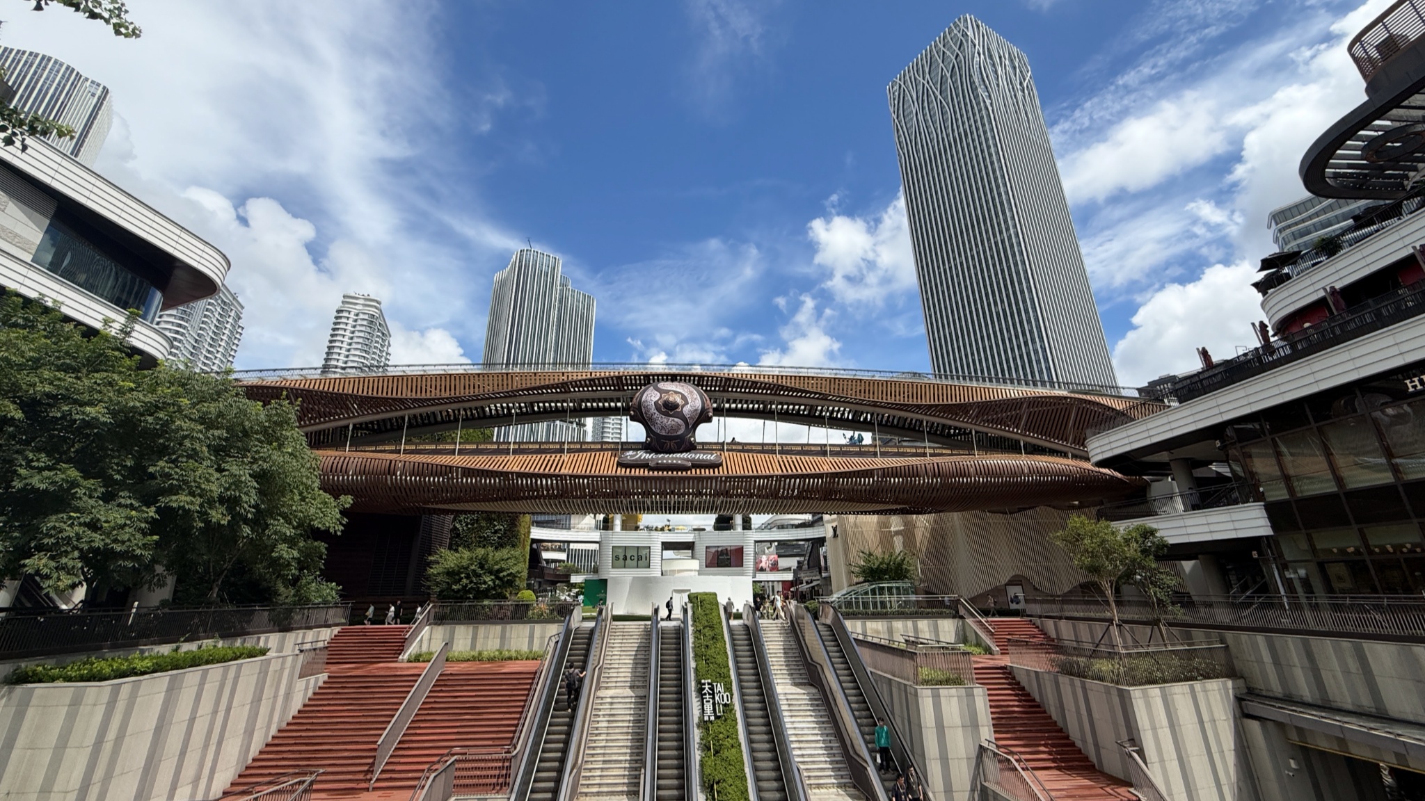 Pop-up decorations are installed at Shanghai's shopping malls, August 20, 2026./CGTN