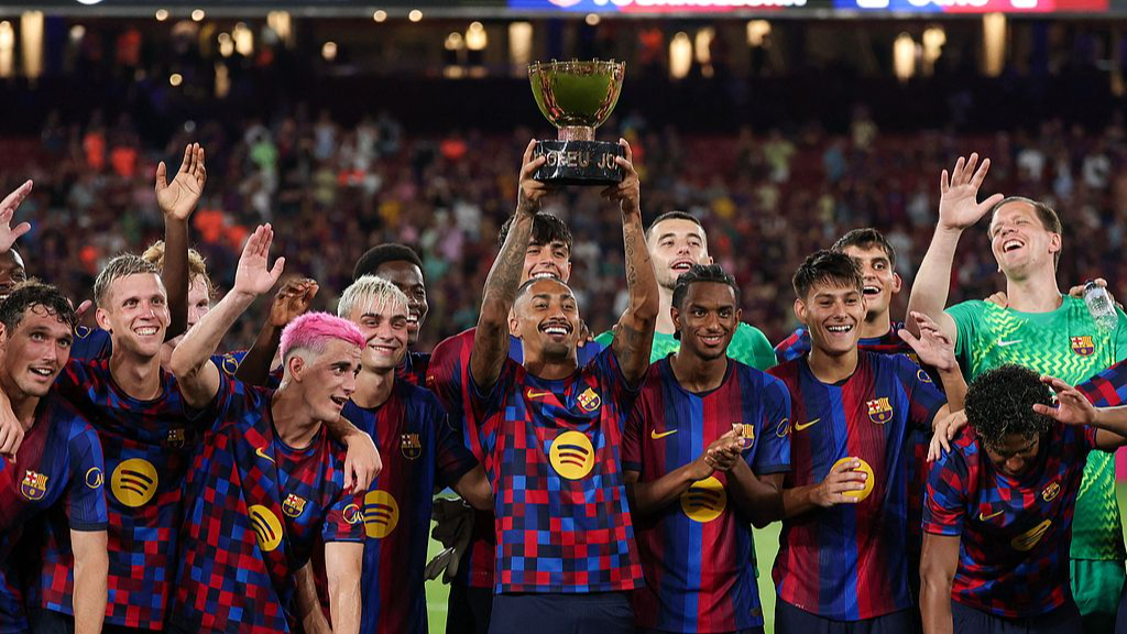 Barcelona's Brazilian forward Raphinha (C) holds the trophy after Barcelona won the 61st Joan Gamper Trophy football match between FC Barcelona and Al Ahly FC at the Camp Nou Stadium in Barcelona on August 19, 2026. /CFP