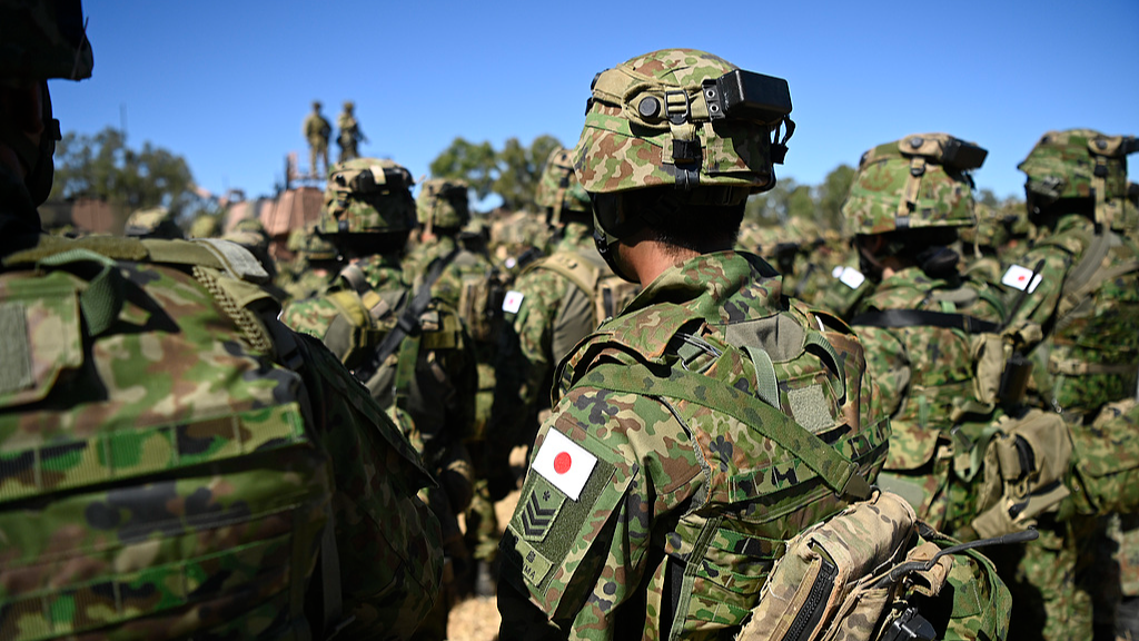 Japanese soldiers look on during a joint military exercise in Townsville, Australia, May 29, 2026. /VCG