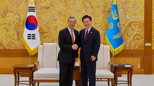 Chinese FM urges to enhance strategic partnership with S. Korea