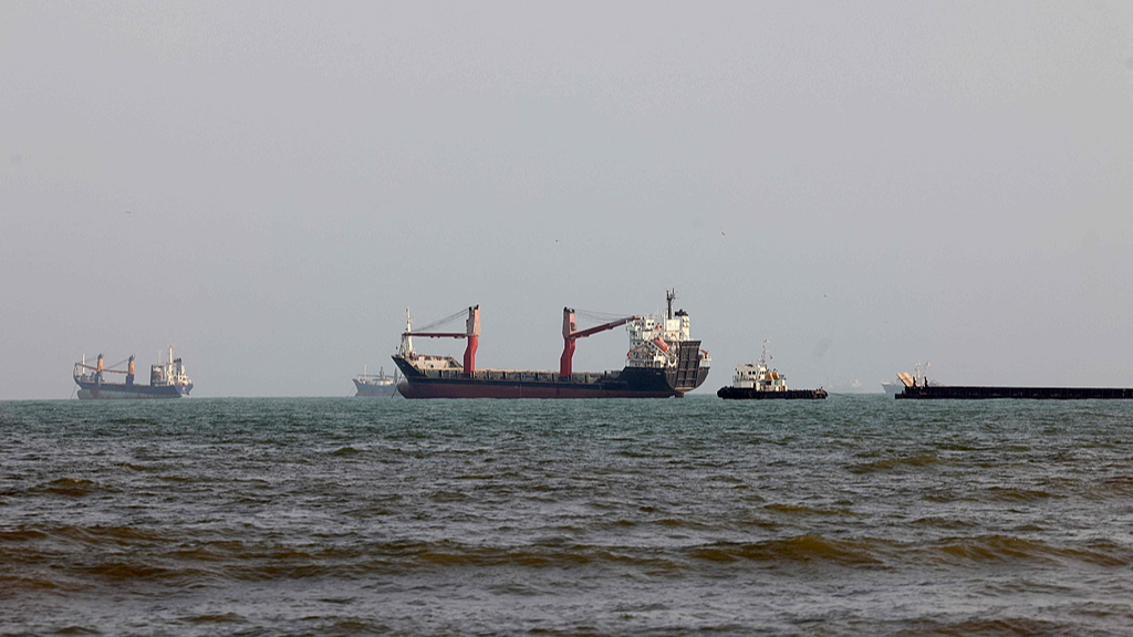 Vessels are seen in the Strait of Hormuz, off the port city of Bandar Abbas in southern Iran, August 10, 2026. /VCG