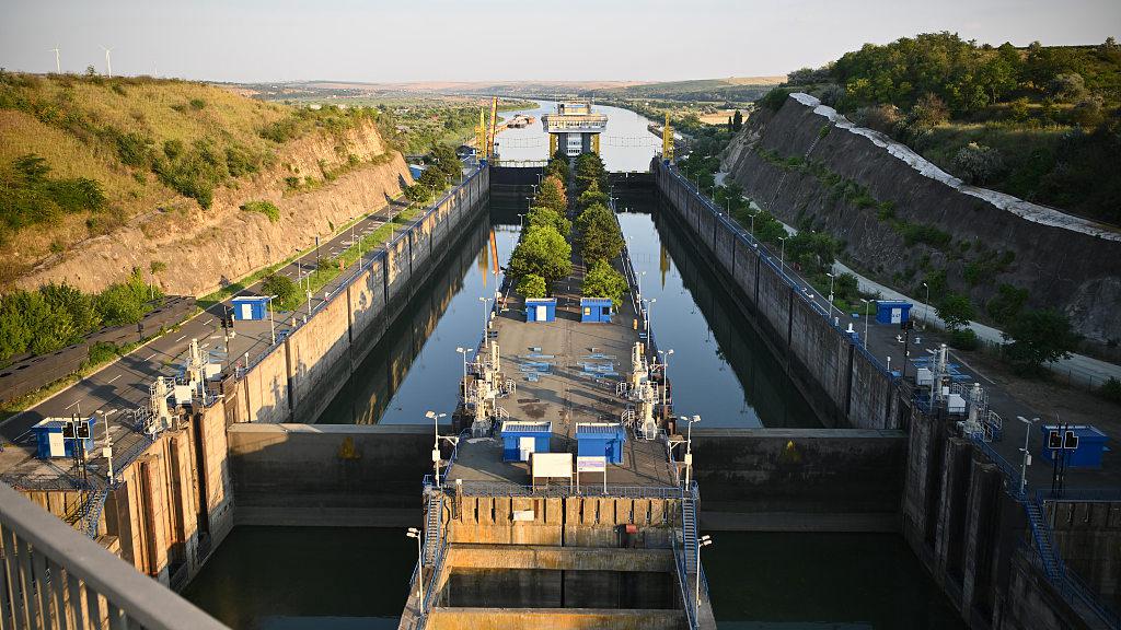 The Cernavoda Nuclear Power Plant amid low Danube River flow, Constanta, Romania, August 4, 2026. /VCG