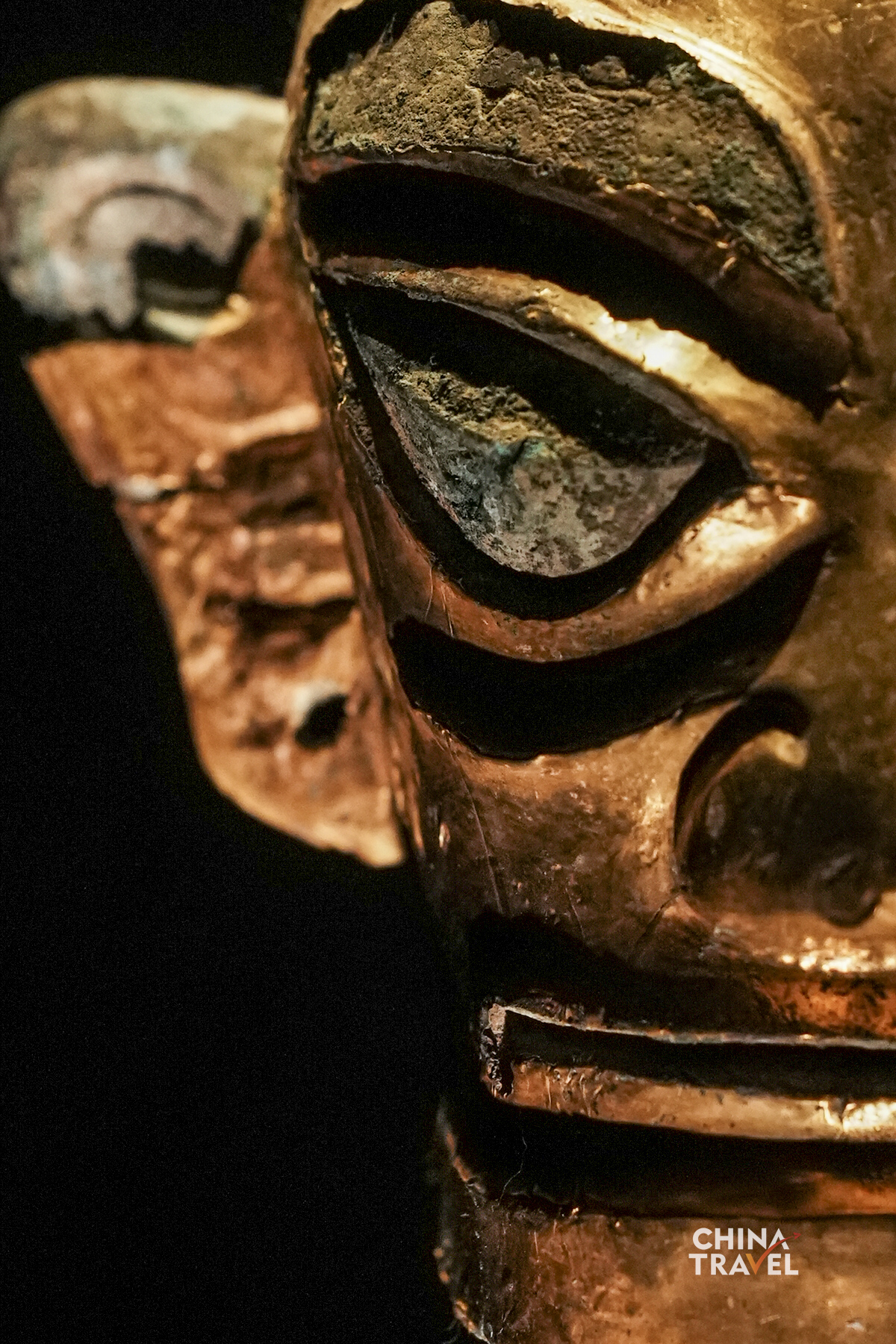 This is a gold mask unearthed at Sanxingdui, an archeological museum in Sichuan Province. Made from thin gold sheets, such masks may once have been attached to bronze heads or wooden figures. /CGTN