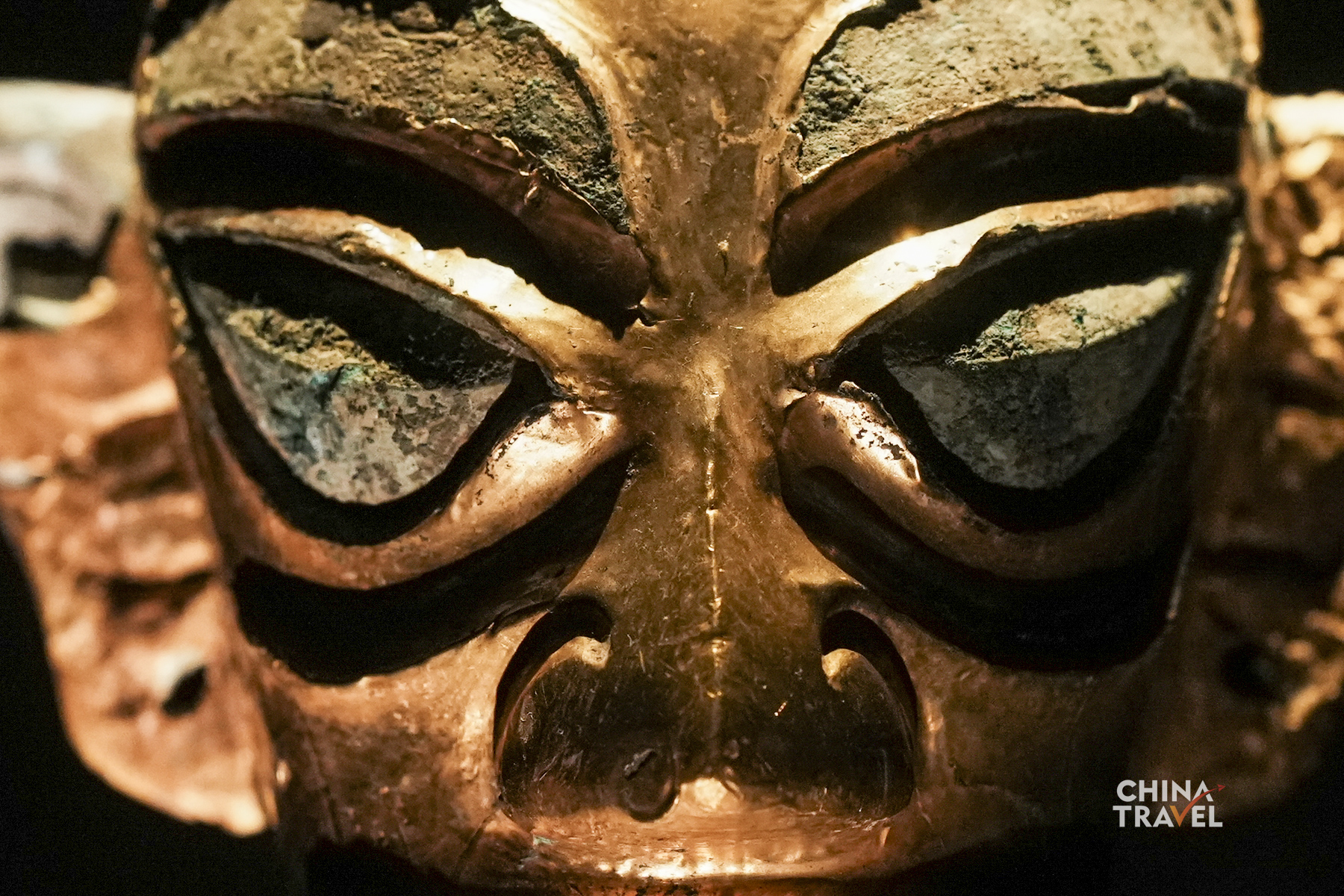 This is a gold mask unearthed at Sanxingdui, an archeological museum in Sichuan Province. Made from thin gold sheets, such masks may once have been attached to bronze heads or wooden figures. /CGTN