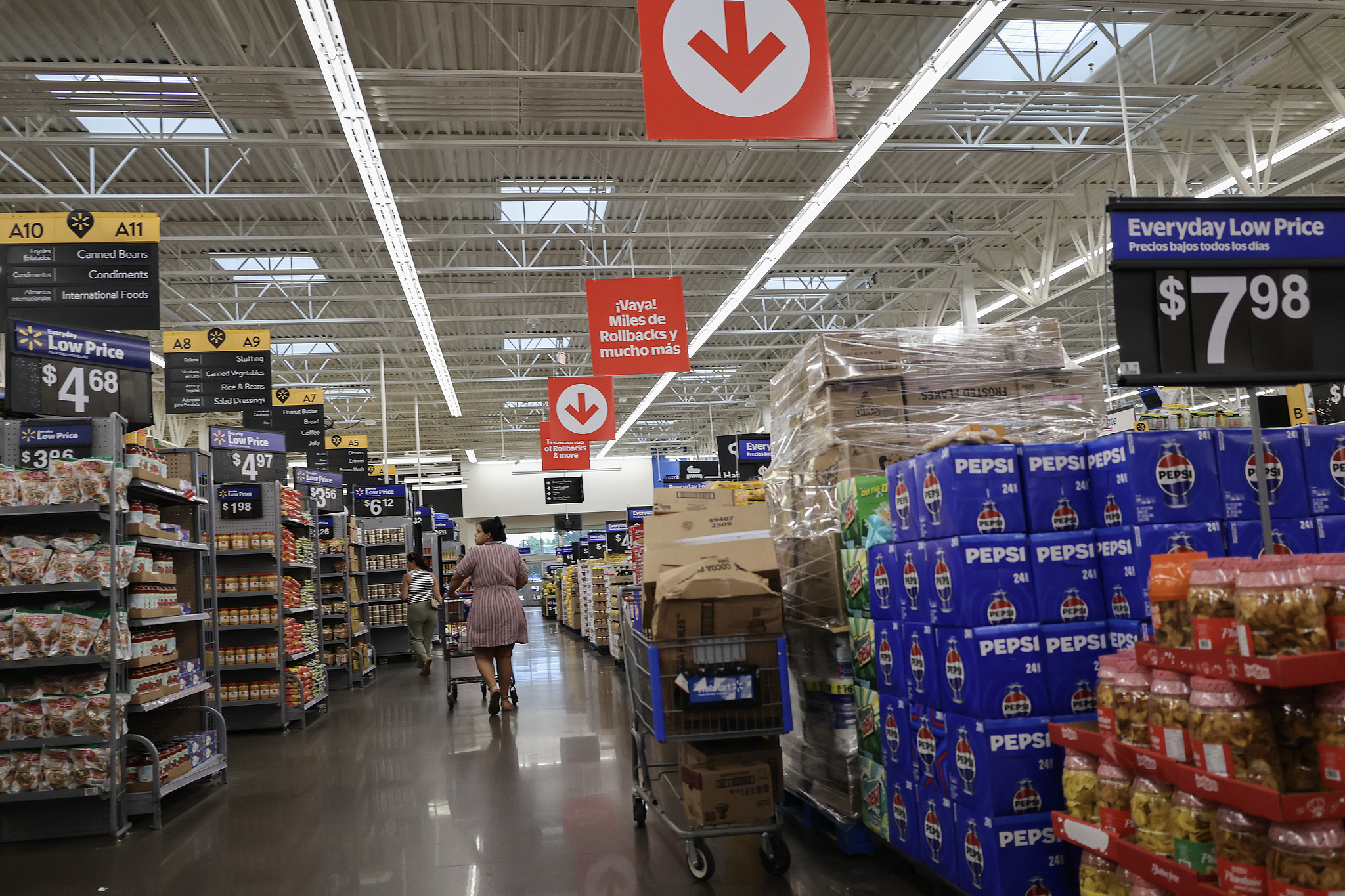 Items for sale are seen in a Walmart store in Miami, Florida, US, August 20, 2026. /VCG
