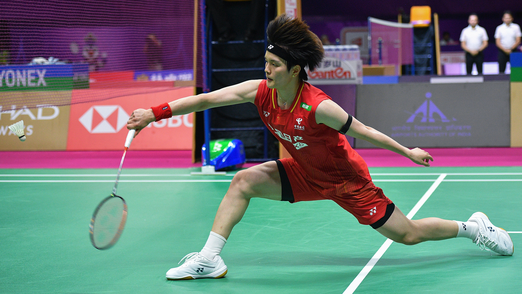Wang Zhiyi, Han Yue reach BWF Worlds last eight as Chen and Li bow out