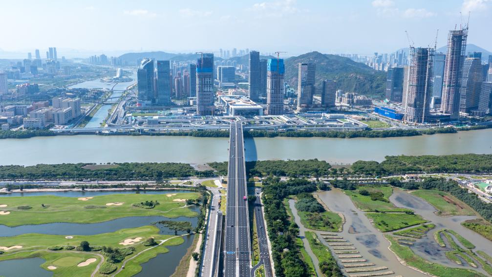 An aerial photo of the Lotus Bridge connecting south China's Macao Special Administrative Region and Hengqin of Zhuhai City in south China's Guangdong Province, December 4, 2024. /Xinhua