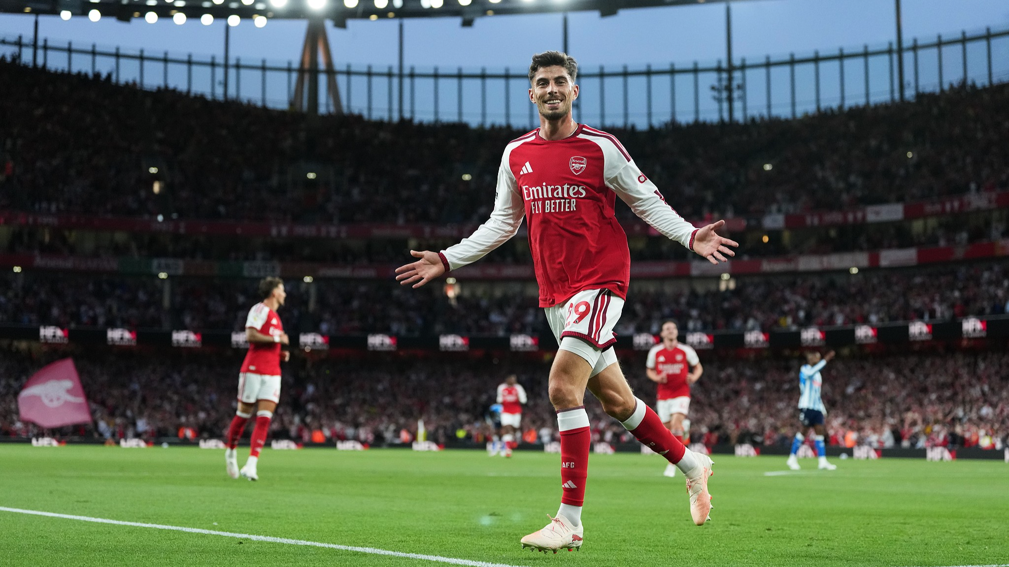 Arsenal begins Premier League title defense with 3-0 win over Coventry