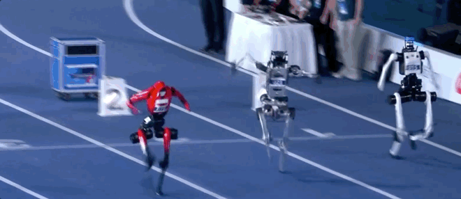 Humanoid robots compete in a 100-meter race. /CMG