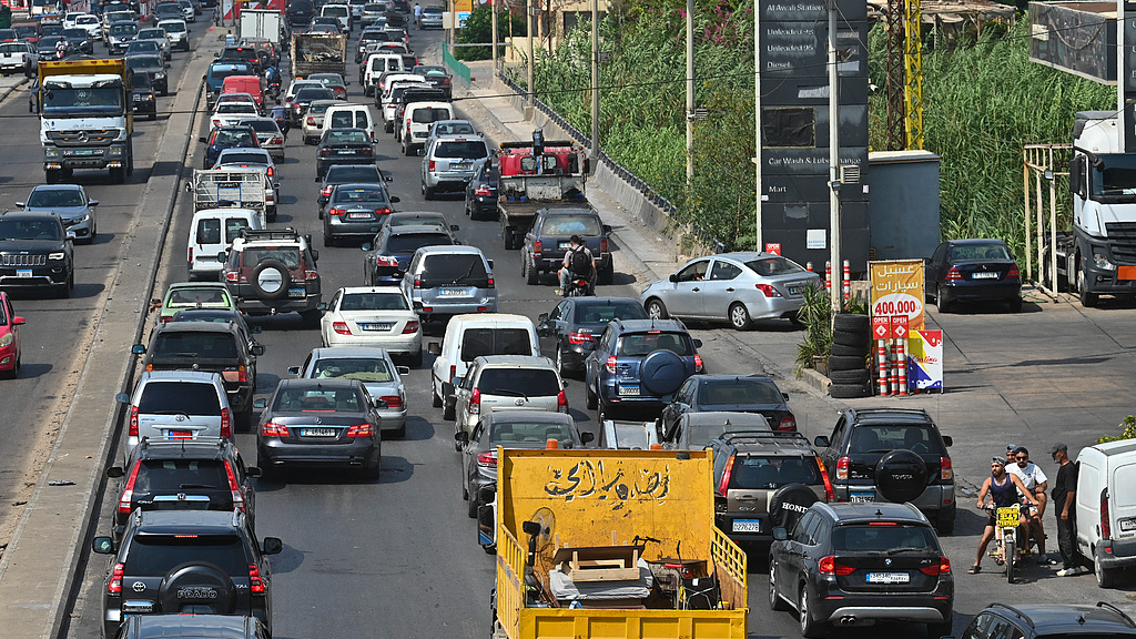 Traffic congestion is seen along main coastal roads as Lebanese families move away from areas affected by Israeli strikes on southern Lebanese towns, August 15, 2026. /VCG
