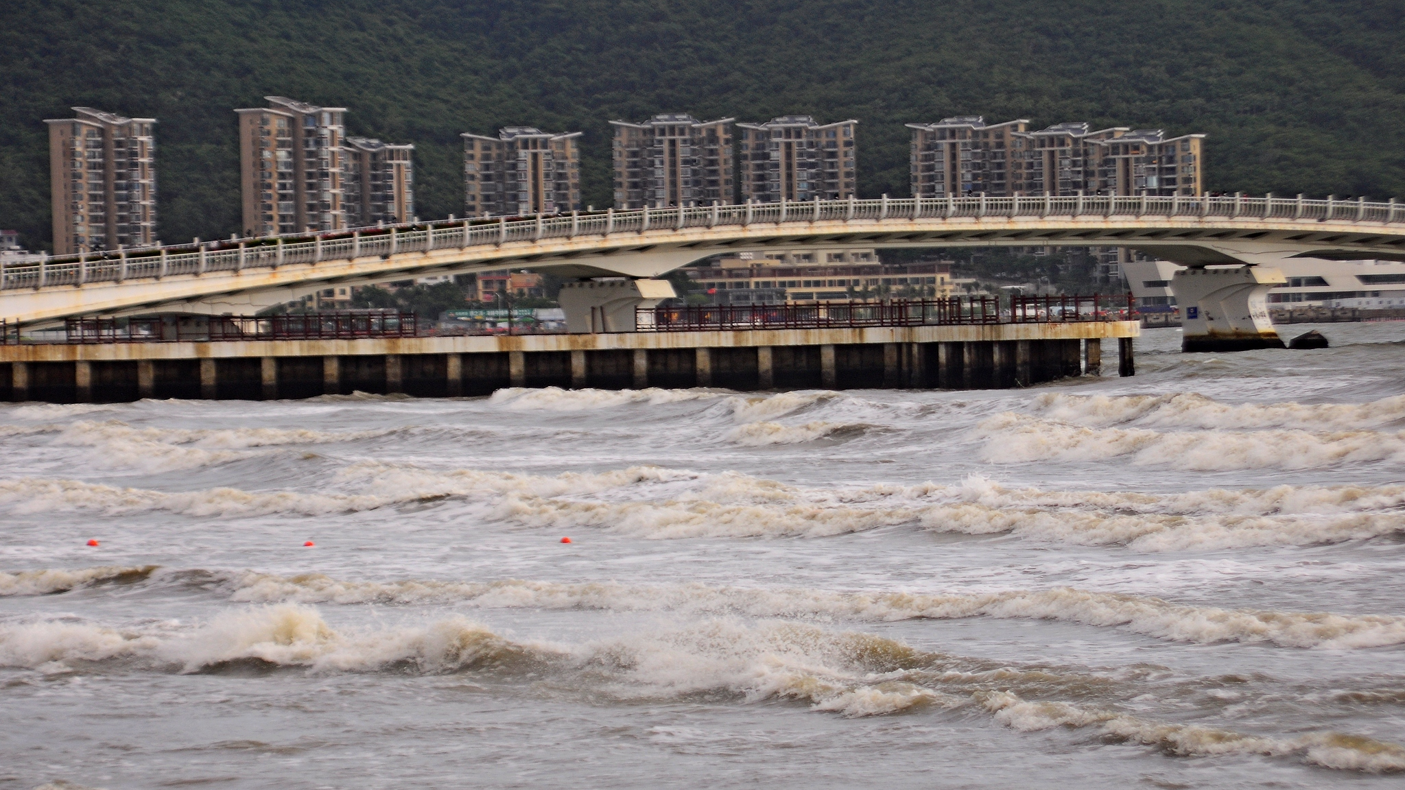 Sanya Bay saw strong winds and huge waves due to the impact of a tropical storm, south China's Hainan Province, August 21, 2026.