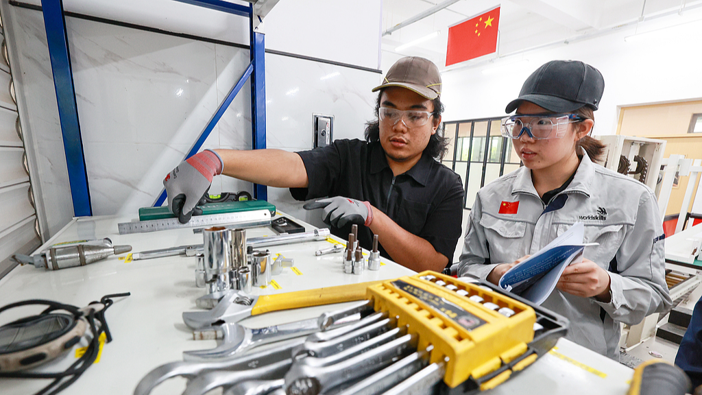 Singaporean and Chinese competitors in the rail vehicle technology event at the 48th WorldSkills Competition take part in a joint training session in Jinhua, east China's Zhejiang Province, June 8, 2026. /VCG
