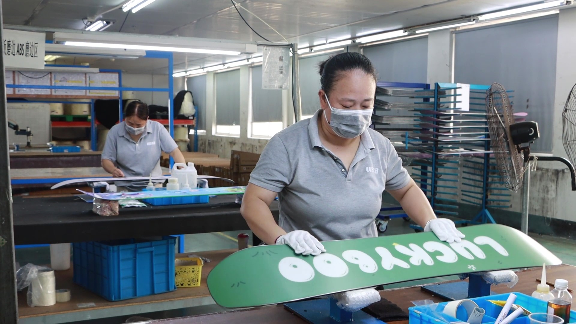 Manufacturers in Taizhou City are gearing up for the winter season overseas. /CMG