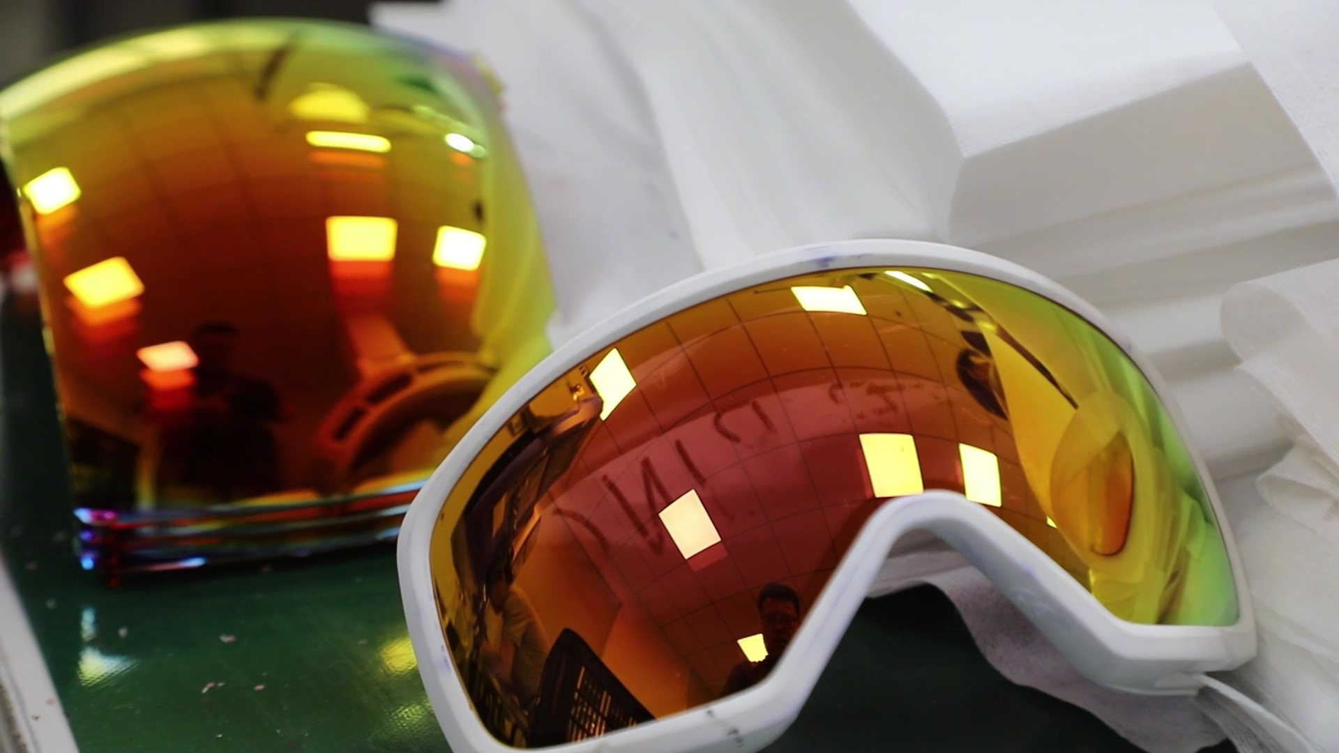 Ski goggles made in Taizhou are seeing a surge in export orders. /CMG