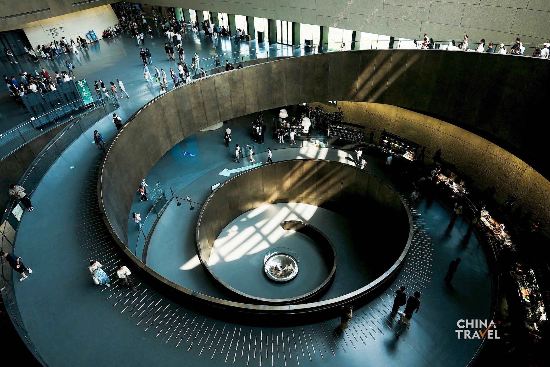 The new Sanxingdui Museum in Guanghan, Sichuan Province, features sweeping curves, glass facades and an undulating green roof, with its distinctive 