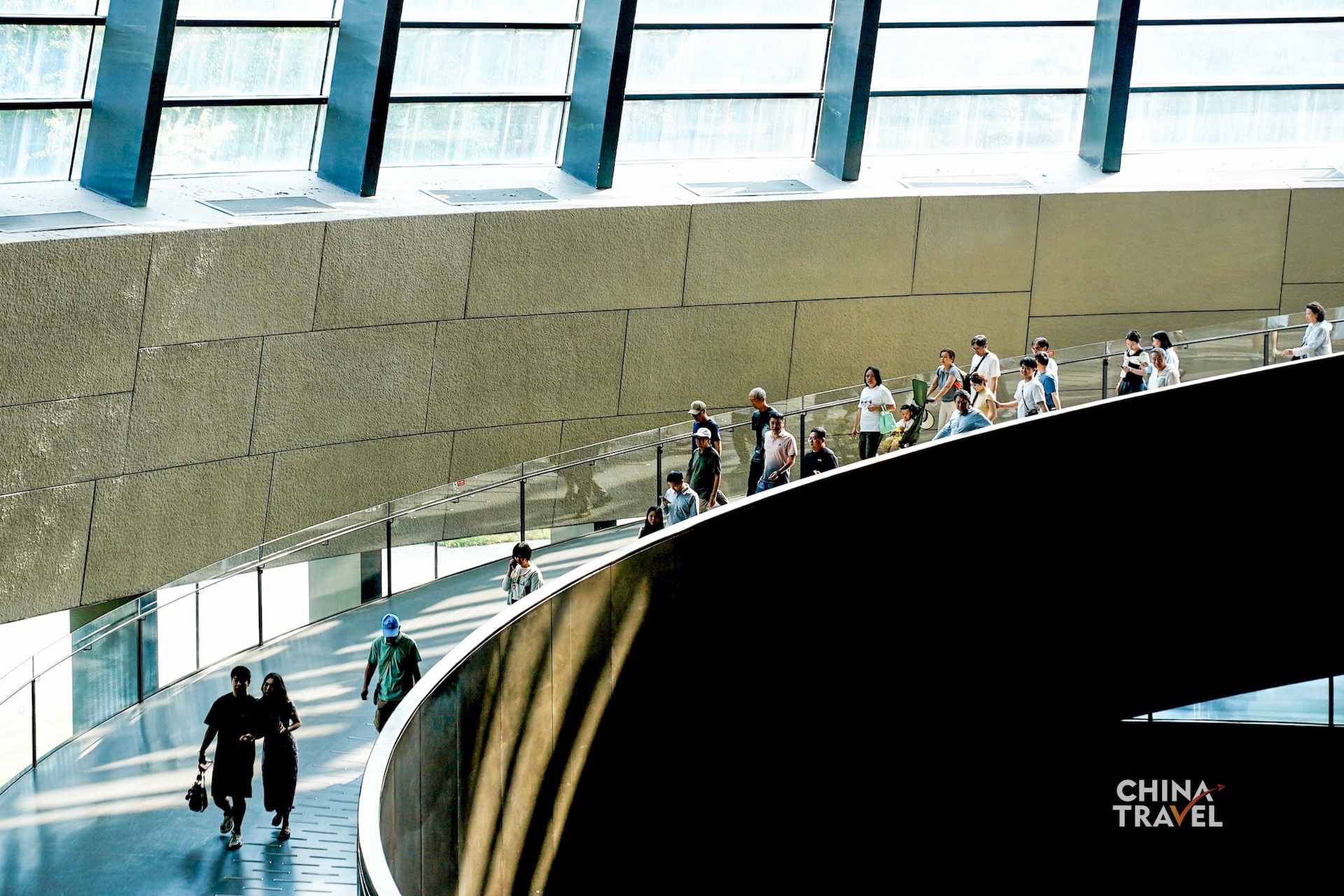 The new Sanxingdui Museum in Guanghan, Sichuan Province, features sweeping curves, glass facades and an undulating green roof, with its distinctive 