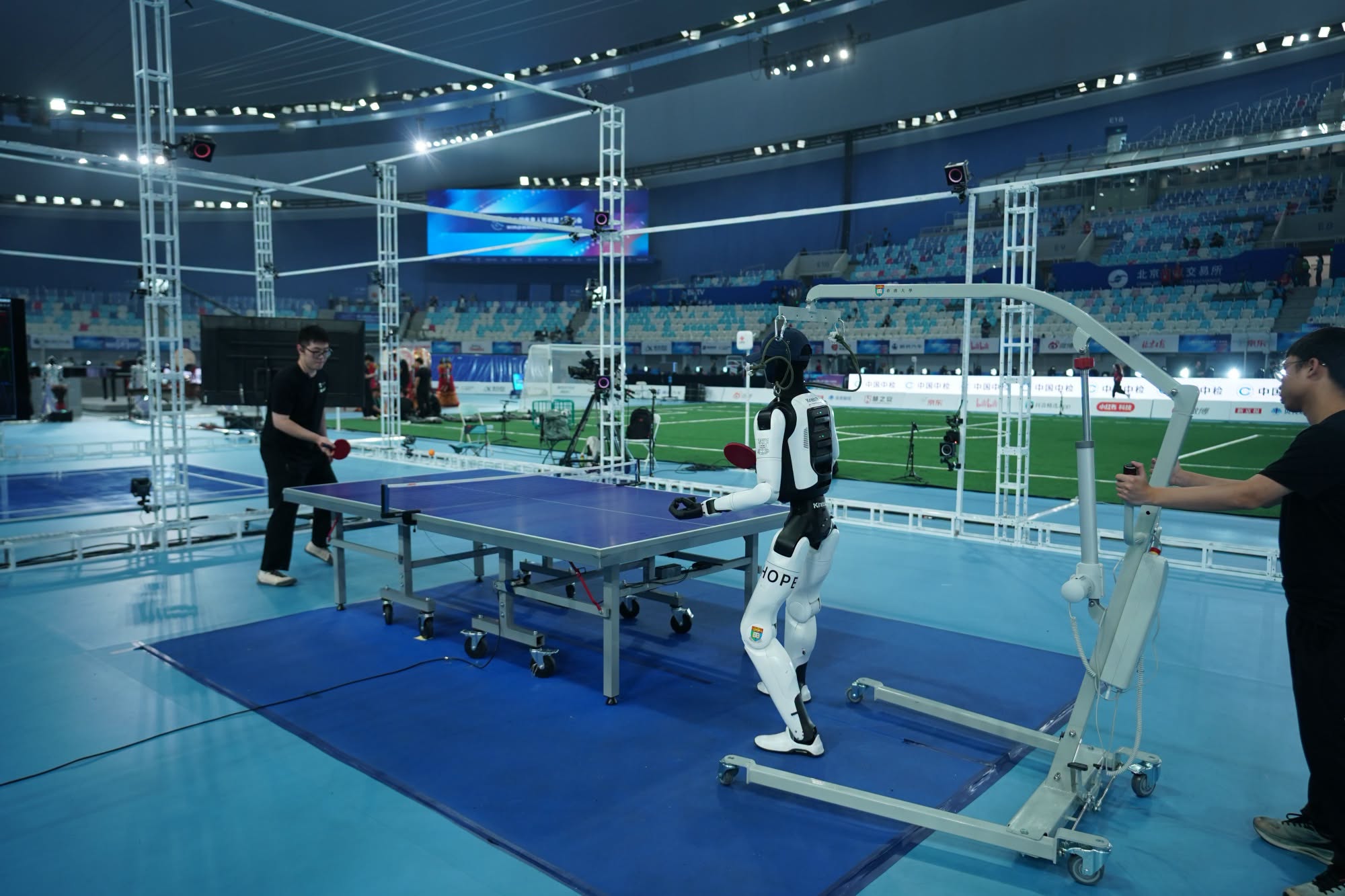 A scene at the second World Humanoid Robot Games. /Qu Bo