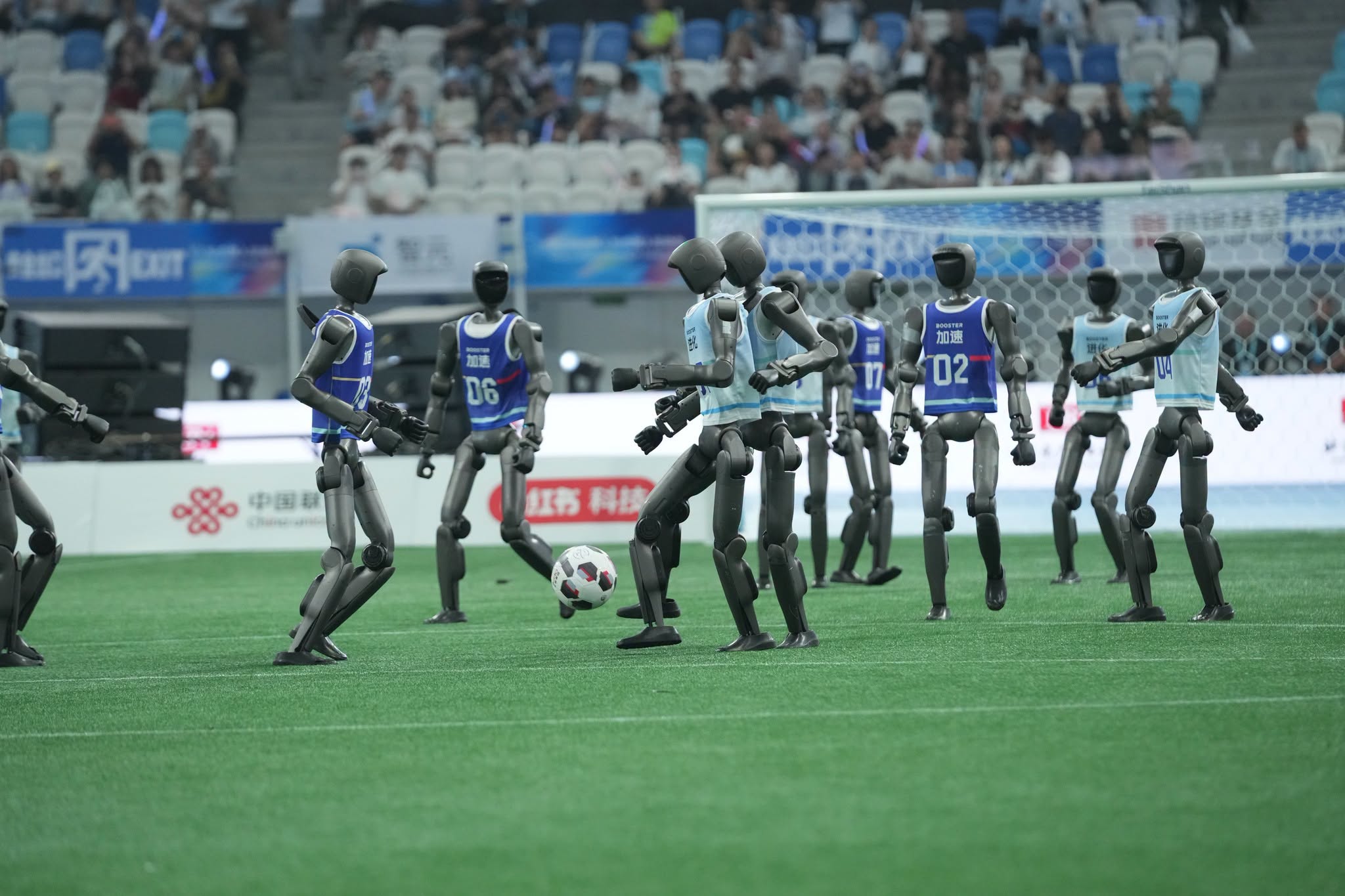 A scene at the second World Humanoid Robot Games. /Qu Bo