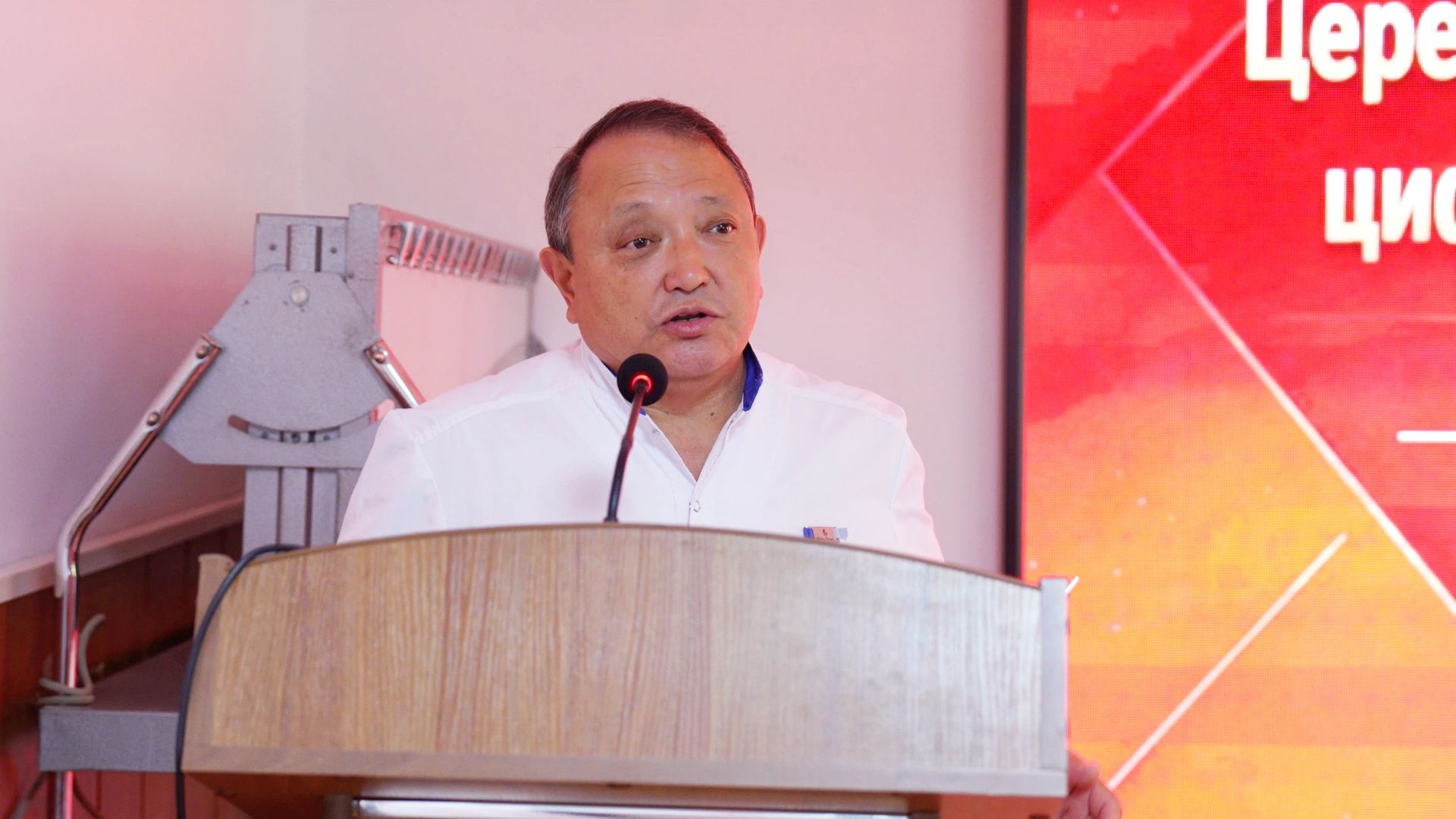Sabyrbek Dzhumabekov, an academician of the National Academy of Sciences of the Kyrgyz Republic, gave a speech at the handover ceremony at the Clinical Emergency Hospital in Bishkek, Kyrgyzstan on August 22, 2026. /CGTN